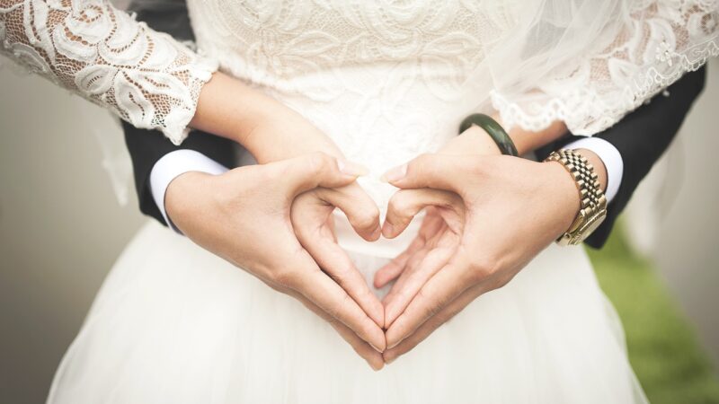 Montre de mariage : l’accessoire intemporel pour un jour inoubliable