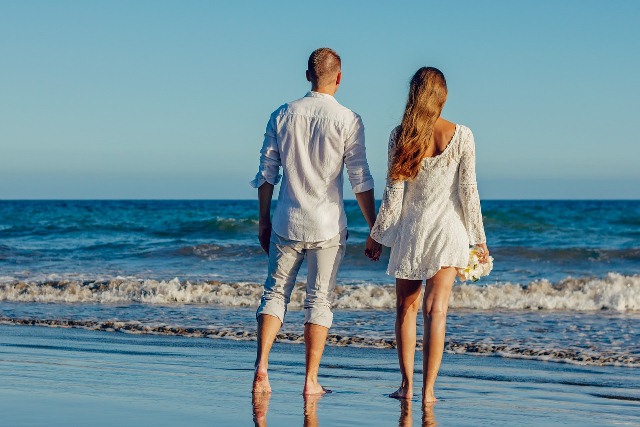 Un Mariage en Maillot sur la Plage : Amour, Soleil et Activités Festives