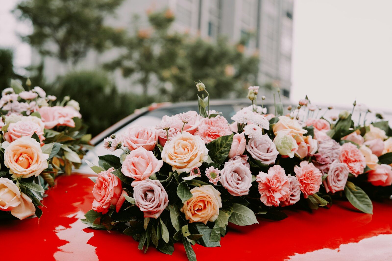 Décorer une voiture de mariage sans abîmer la carrosserie : astuces et conseils pratiques