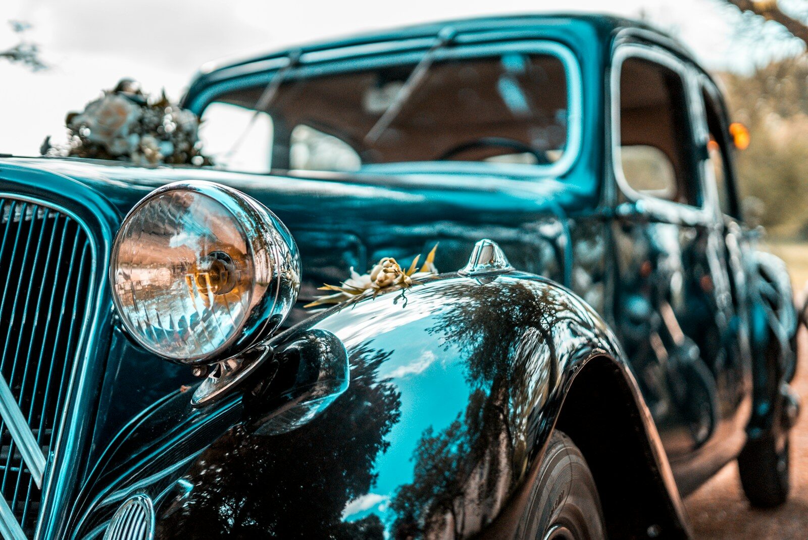 Voiture ancienne pour un mariage : charme, contraintes et conseils