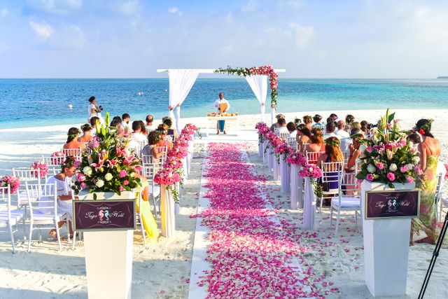 L’élégance balnéaire pour une célébration de mariage chic au bord de mer
