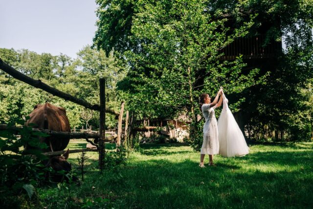 Mariage en plein air : comment décorer un bassin de jardin dans une ferme ?